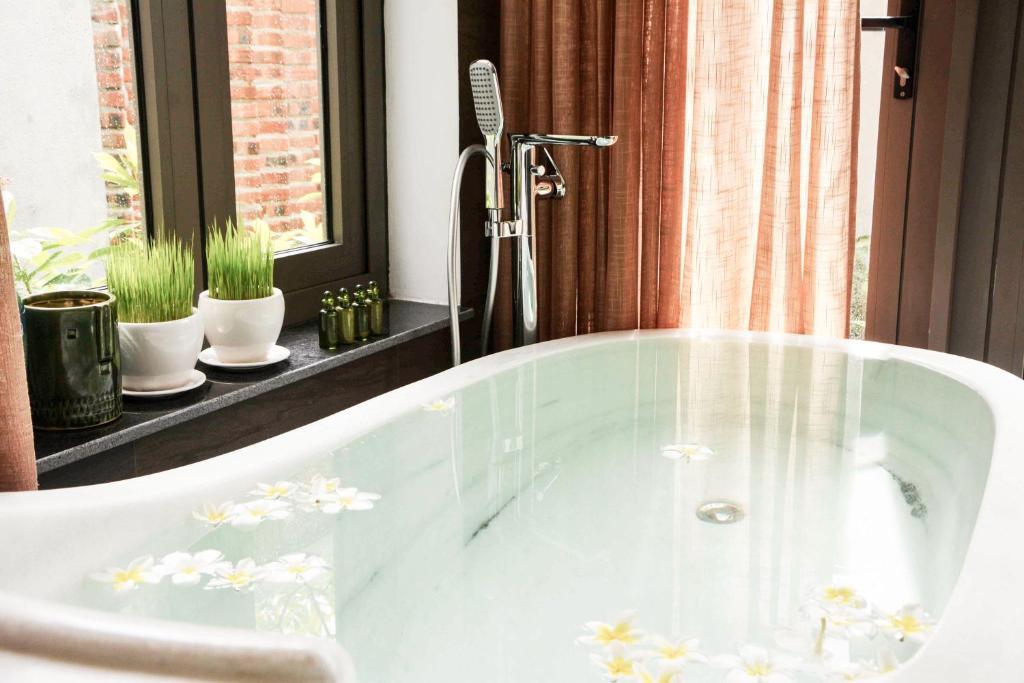 Deluxe - Private Garden - Silk Sense Hội An River Resort