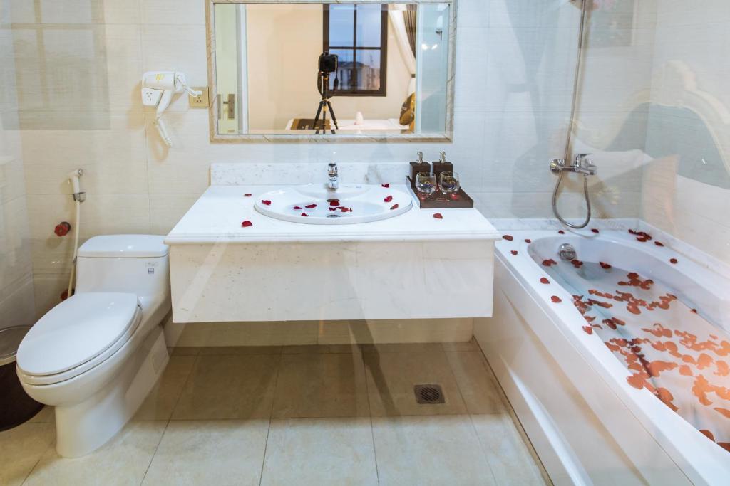 Phòng Deluxe 3 Người - Khách Sạn Sun Hạ Long