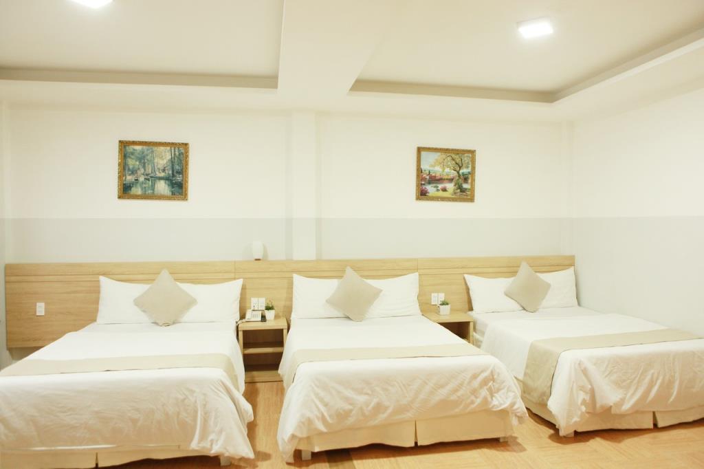 Phòng 3 Giường 6 Khách - Khách Sạn Thắng Lợi Bùi Thị Xuân