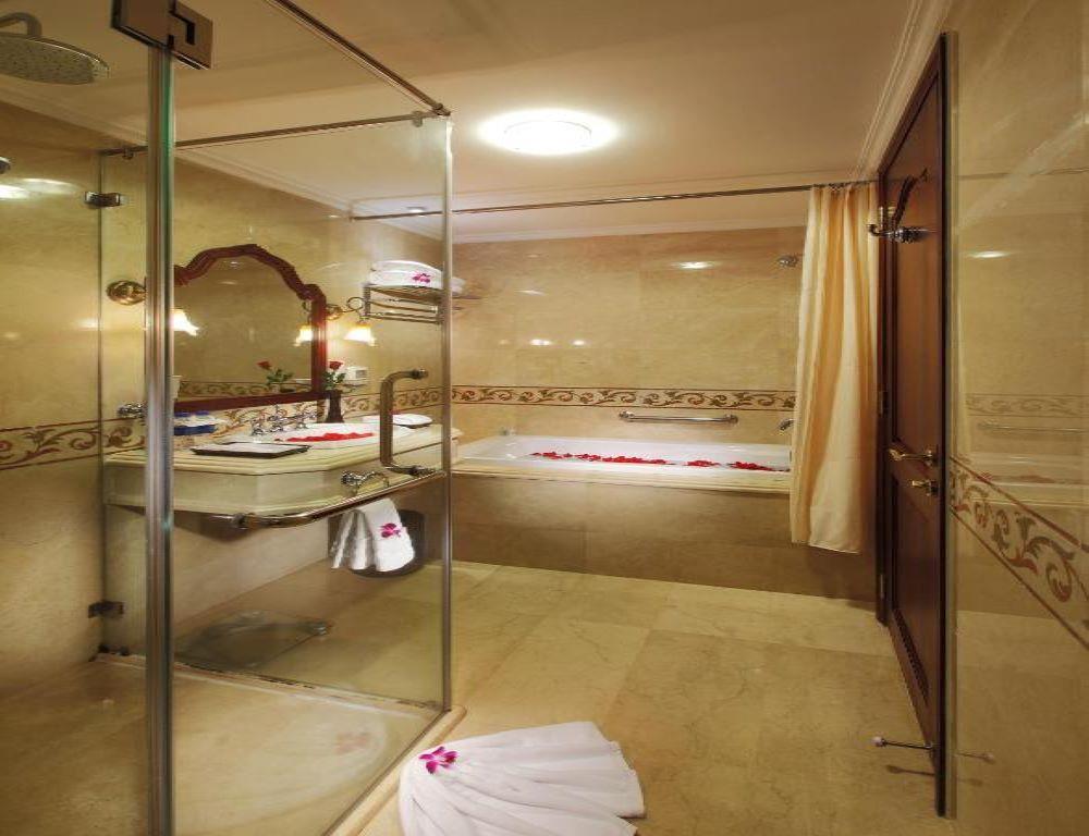 Luxury Suite Room with Sky Lounge Benefit - Hotel Grand Saigon