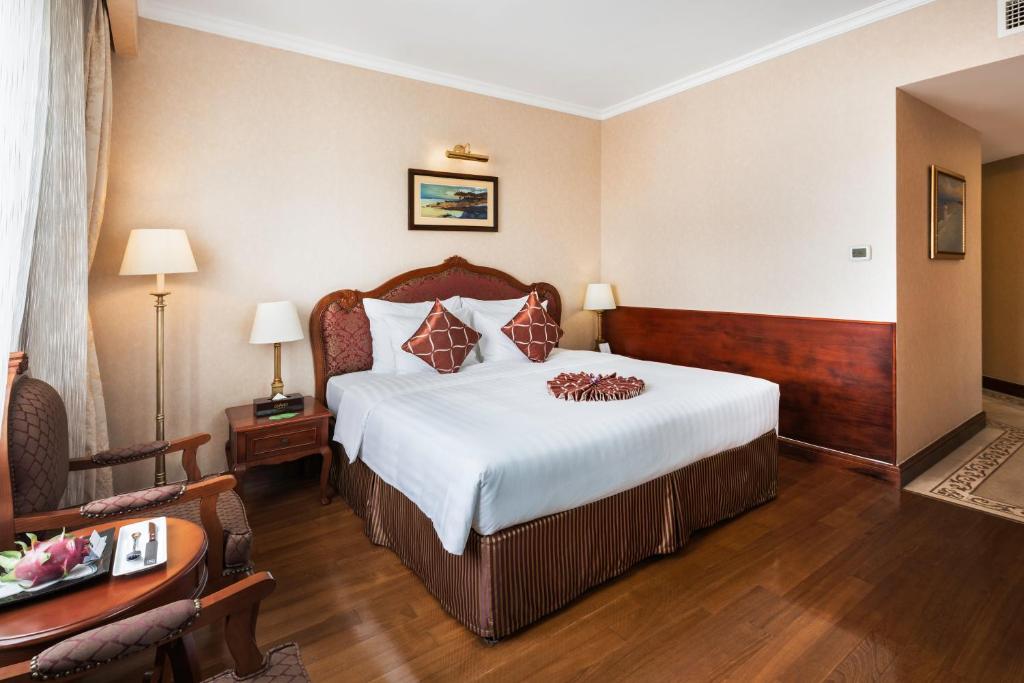 Senior Deluxe Double - Hotel Grand Saigon