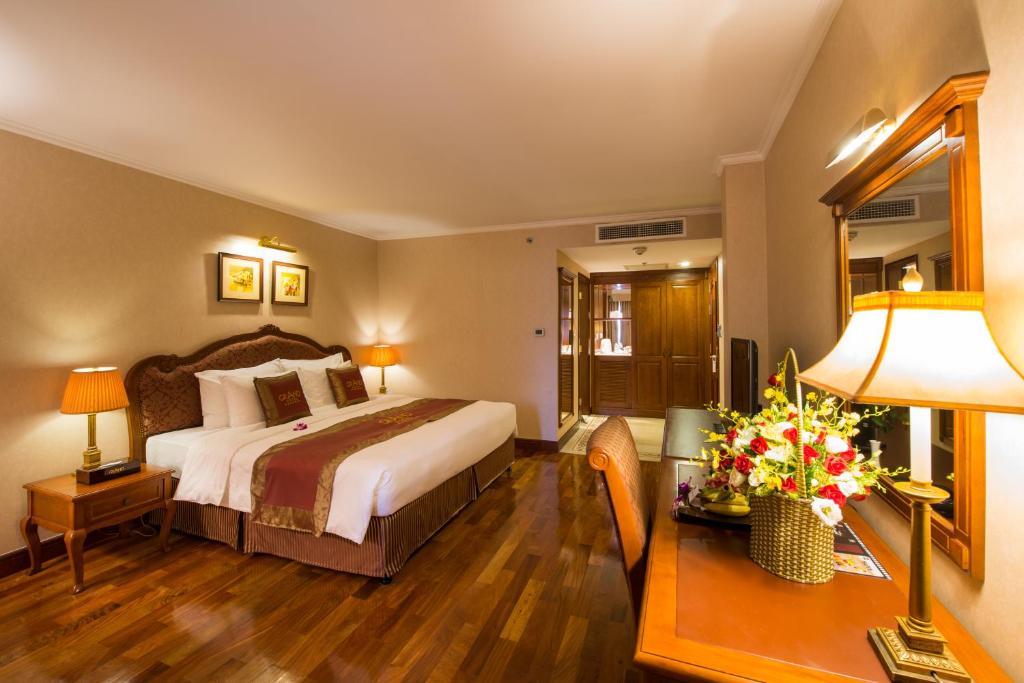 Senior Deluxe Double - Hotel Grand Saigon