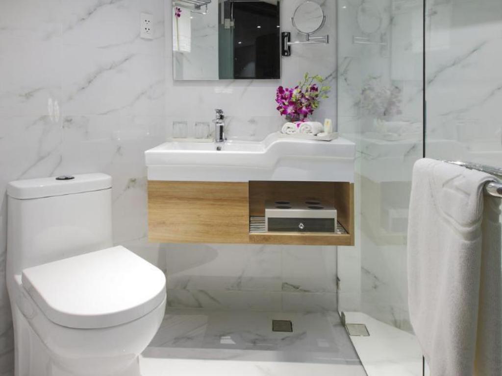 Phòng Suite - Khách Sạn Ramada Encore by Wyndham Saigon D1