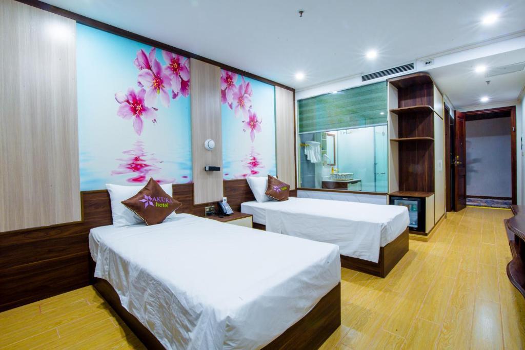 Phòng Deluxe 2 Giường Đơn (Tầng thấp) - Khách Sạn Sakura Hòa Bình