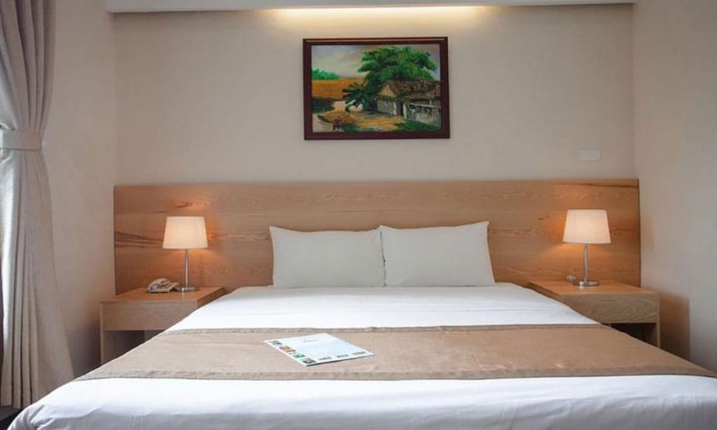 Phòng 1 Giường Lớn Hoặc 2 Giường Đơn Hướng Núi - Khu Sư Tử - VResort Hòa Bình