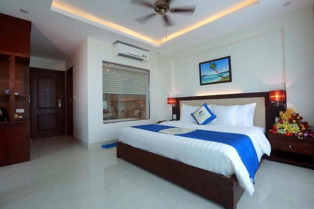 Phòng Suite 1 Giường Lớn Hướng Phố - Khách Sạn Blue Wave Cửa Lò