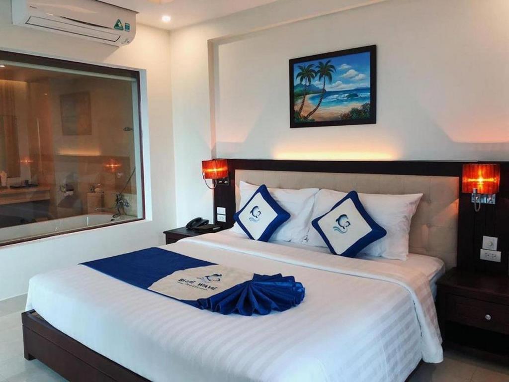 Phòng Suite 1 Giường Lớn Hướng Phố - Khách Sạn Blue Wave Cửa Lò