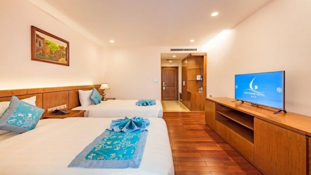 Phòng Suite 1 Giường Lớn Hướng Phố - Khách Sạn Lam Giang