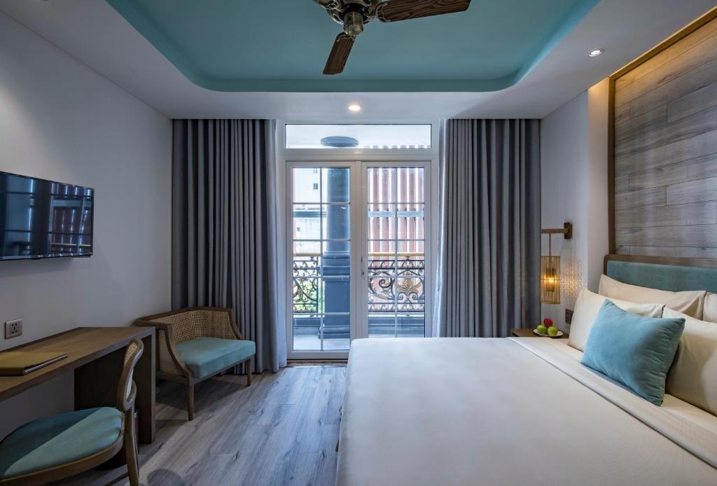 Icon Signature - Ban công (miễn phí Trà Chiều) - Khách Sạn Icon Saigon - Lifestyle Design