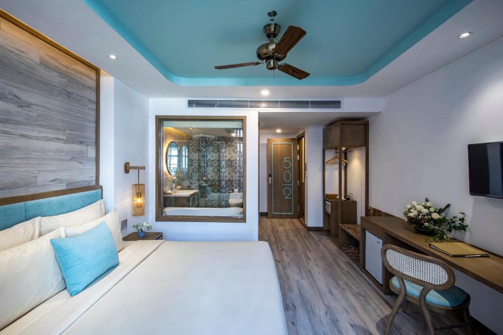 Icon Signature - Ban công (miễn phí Trà Chiều) - Khách Sạn Icon Saigon - Lifestyle Design