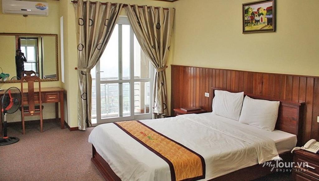 Phòng Deluxe 1 Giường Lớn Ban Công Hướng Phố - Khách Sạn Beijing