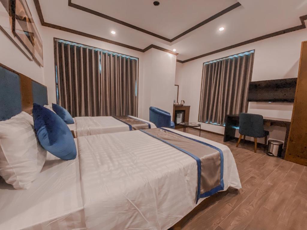 Deluxe Quadruple Room with Sea View - Khách Sạn Kingdom