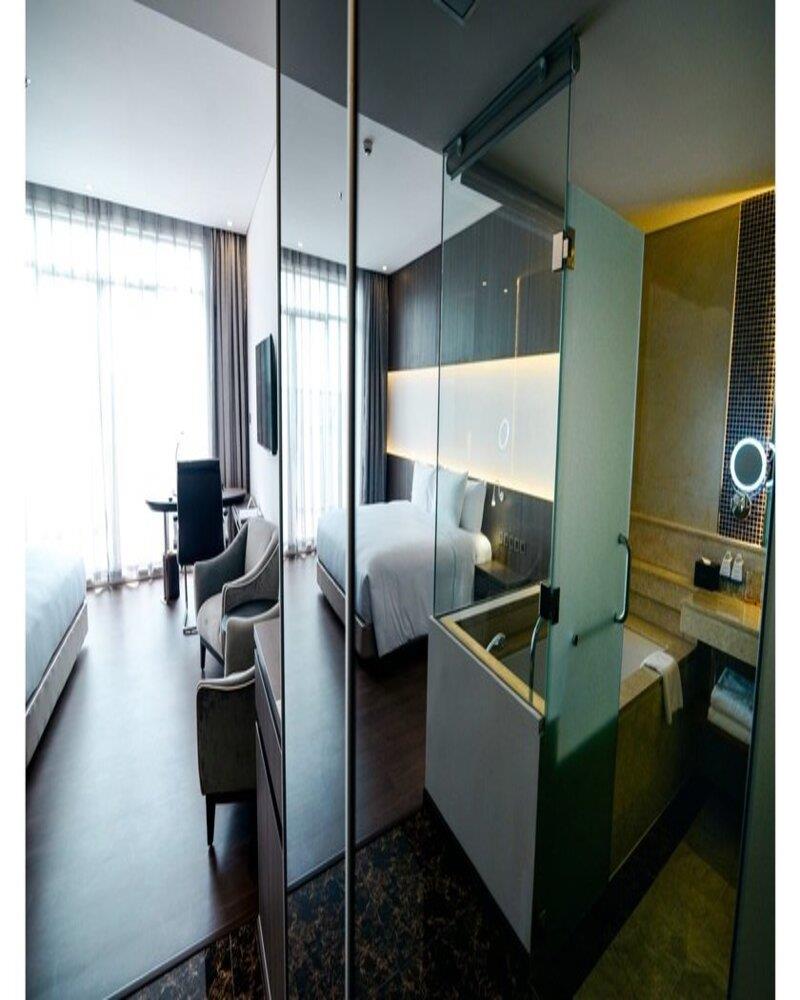 Deluxe King With City View - Khách sạn The Mira Central Park