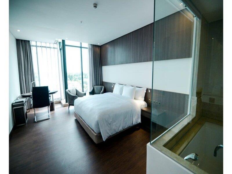 Deluxe King With City View - Khách sạn The Mira Central Park