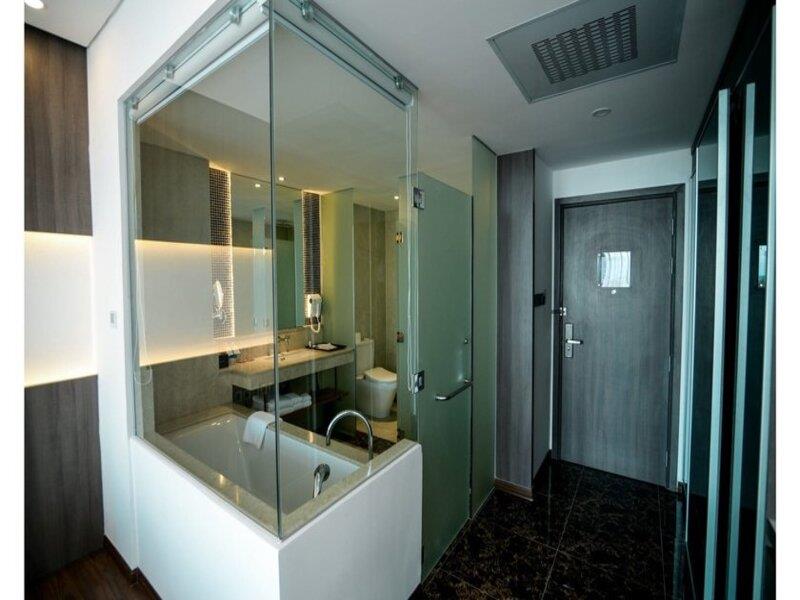 Deluxe King With City View - Khách sạn The Mira Central Park