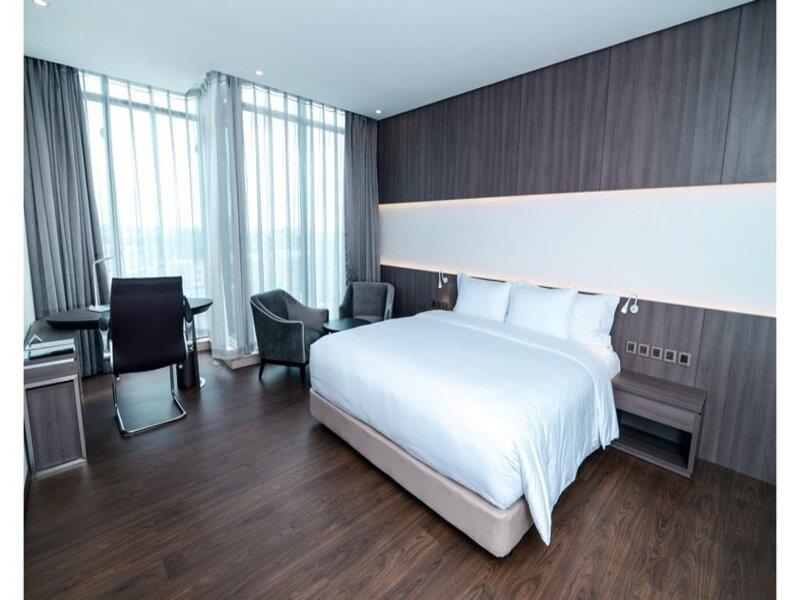 Deluxe King With City View - Khách sạn The Mira Central Park