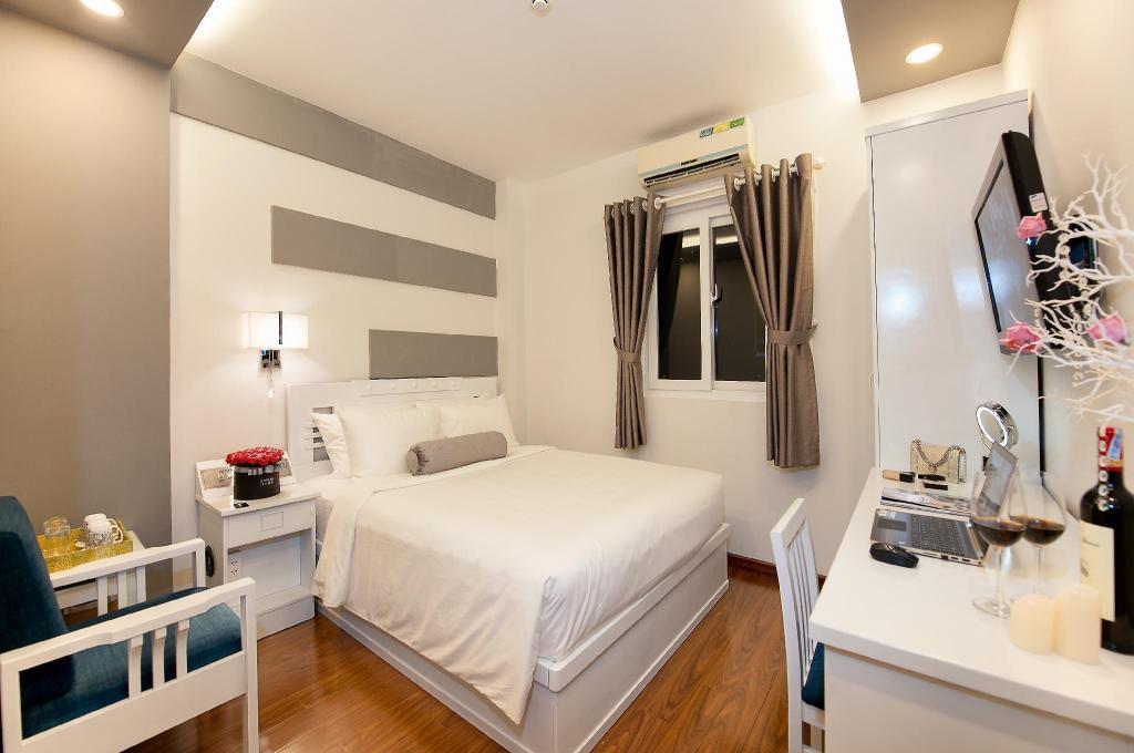 Deluxe Window - Khách sạn Adora Bến Thành