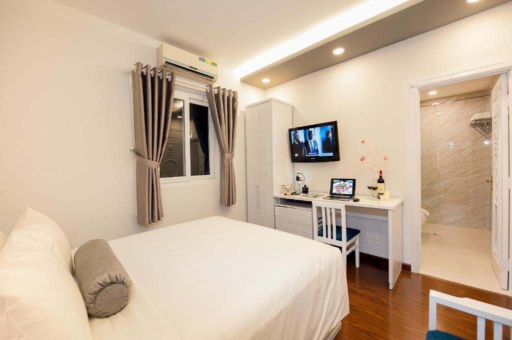 Deluxe Window - Khách sạn Adora Bến Thành