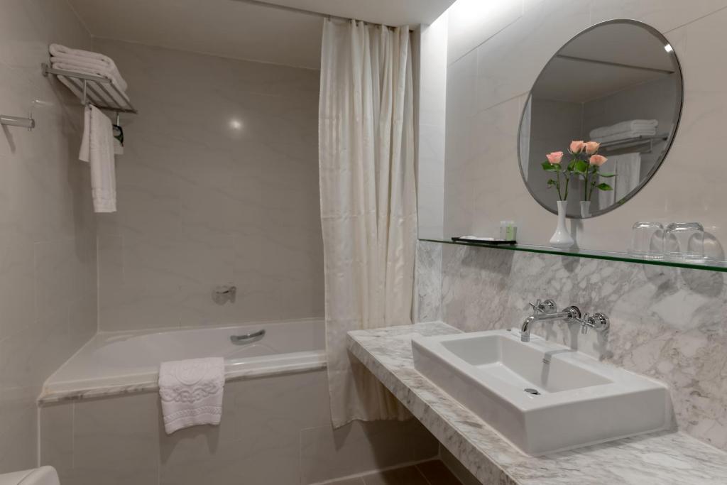 Premier Deluxe 1 Giường Đôi - Khách sạn Palace Sài Gòn