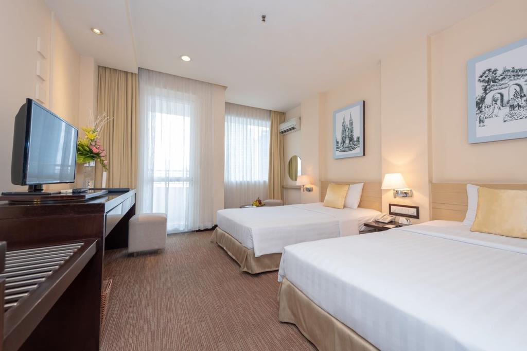Deluxe City View 2 Giường Đơn - Khách sạn Palace Sài Gòn