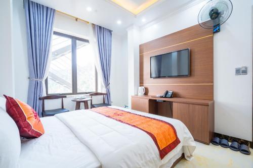 Phòng Deluxe 1 Giường Đôi - Khách Sạn Đinh Gia Hà Giang