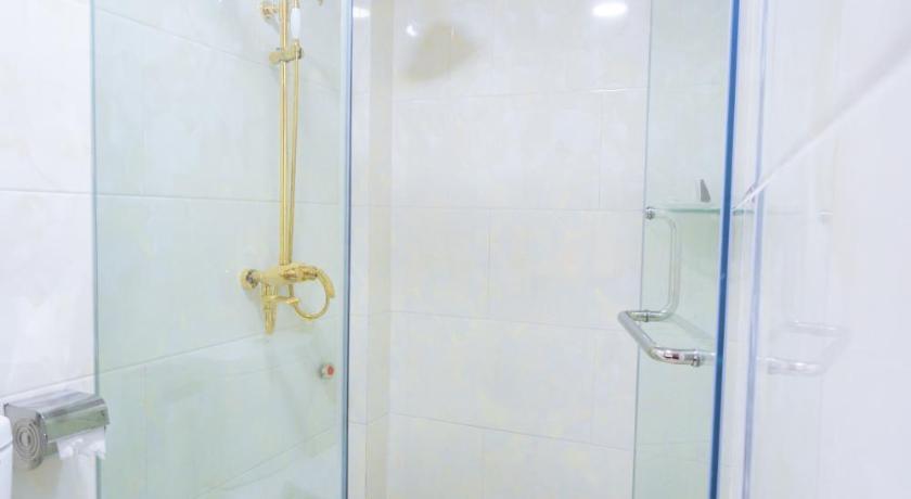 Phòng Deluxe 1 Giường Đôi Và 1 Giường Đơn - Khách Sạn Đinh Gia Hà Giang