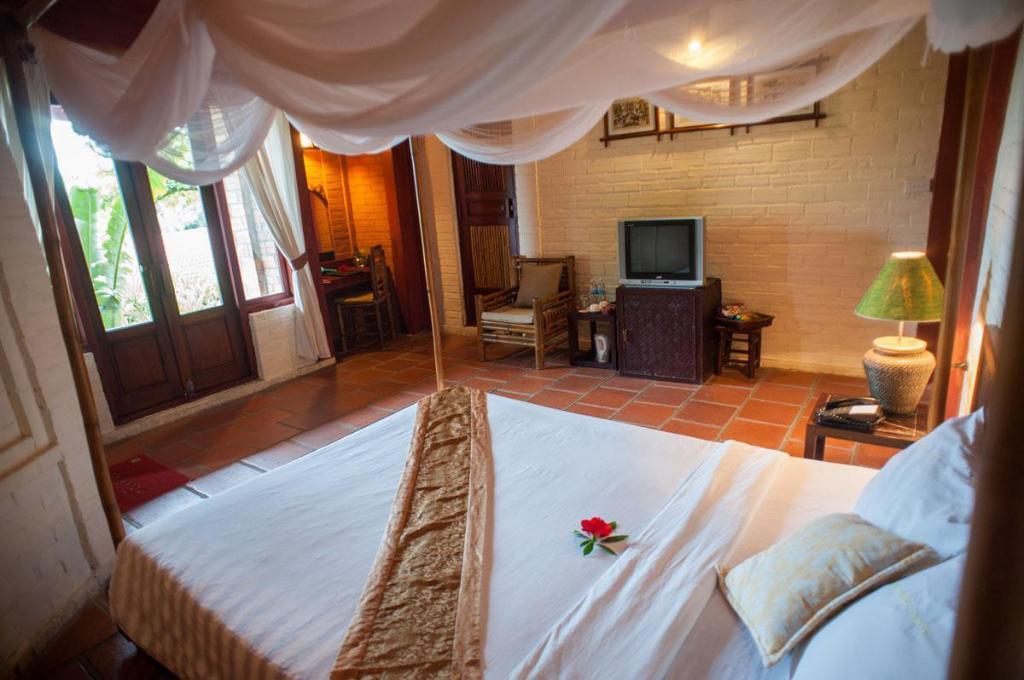 Phòng Superior 1 Giường Lớn Hướng Vườn - Vạn Chài Resort