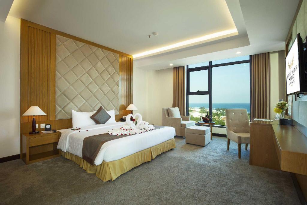 Phòng Deluxe King - Khách Sạn Mường Thanh Holiday Lý Sơn