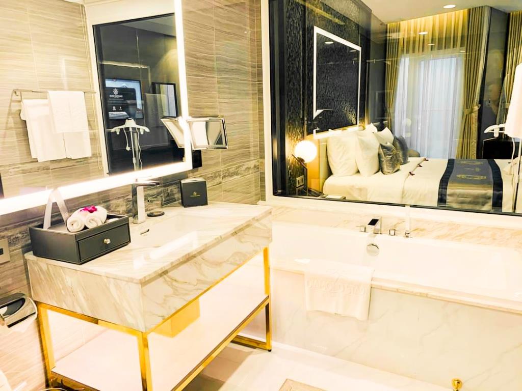 Cozy Superior King Room - Khách sạn Diamond Stars Bến Tre