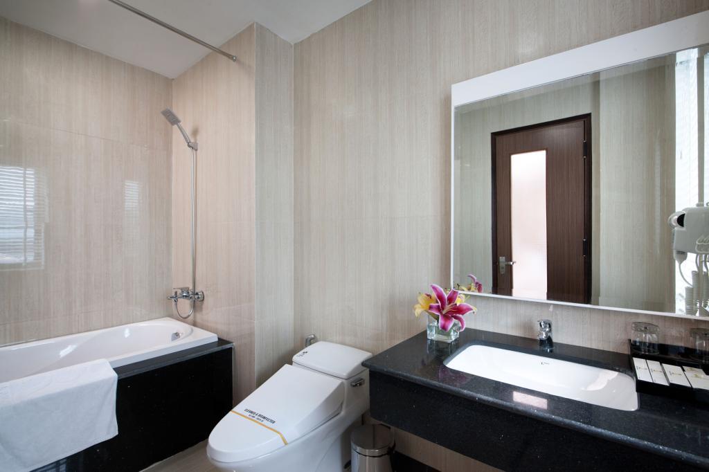 Phòng RoyalPalace Suite - Khách Sạn Royal Palace