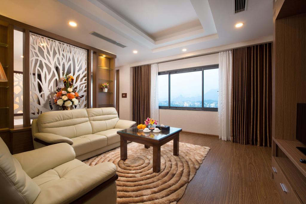 Phòng RoyalPalace Suite - Khách Sạn Royal Palace