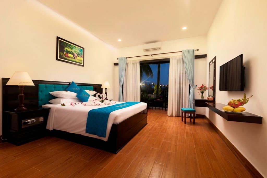 Family Connecting River View - River Beach Resort & Residences