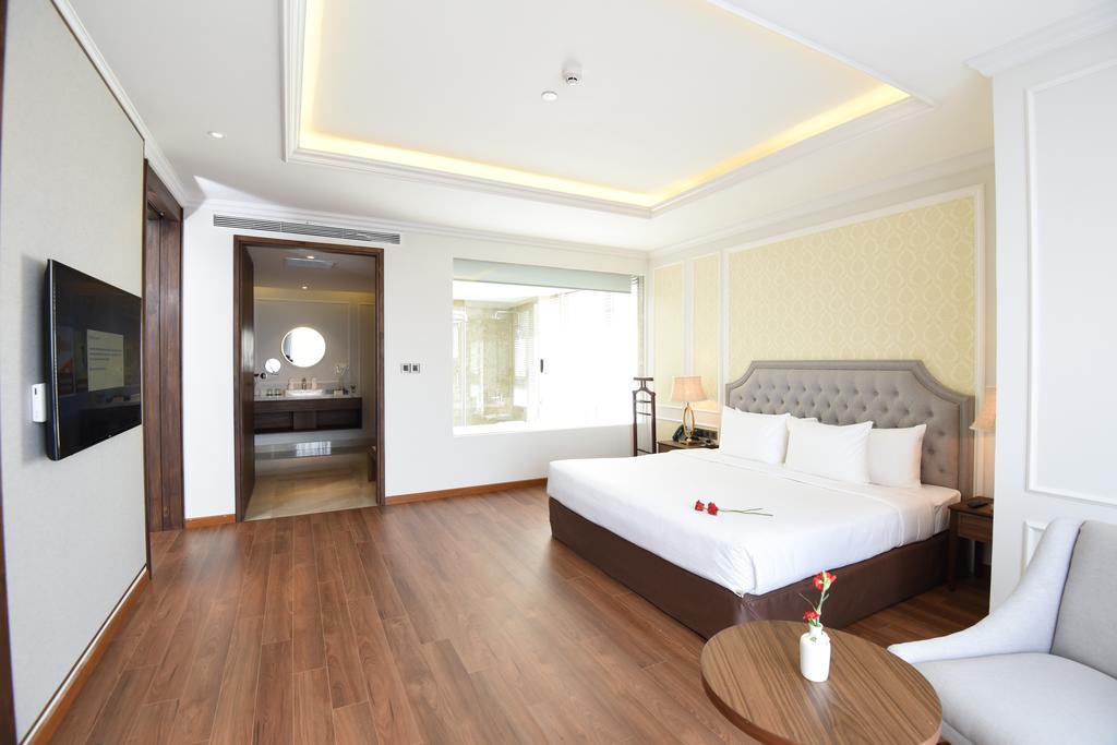 Executive Suite with Balcony - Khách sạn Phú Cường Cà Mau