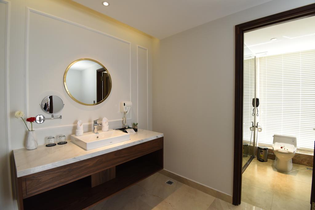 Executive Suite with Balcony - Khách sạn Phú Cường Cà Mau