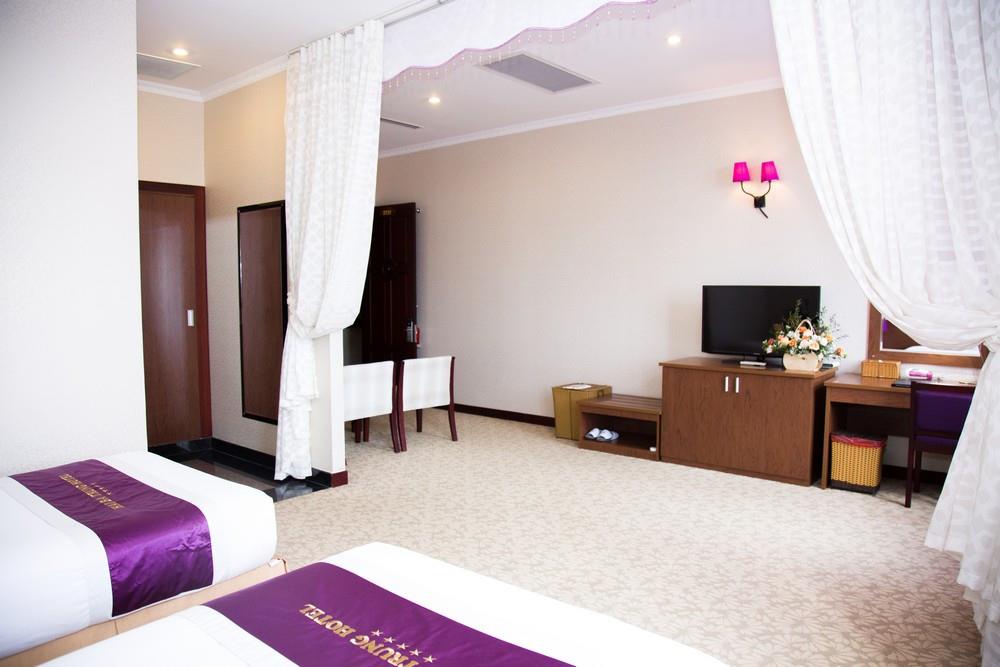 Deluxe Double/Twin - Khách Sạn Hai Bà Trưng