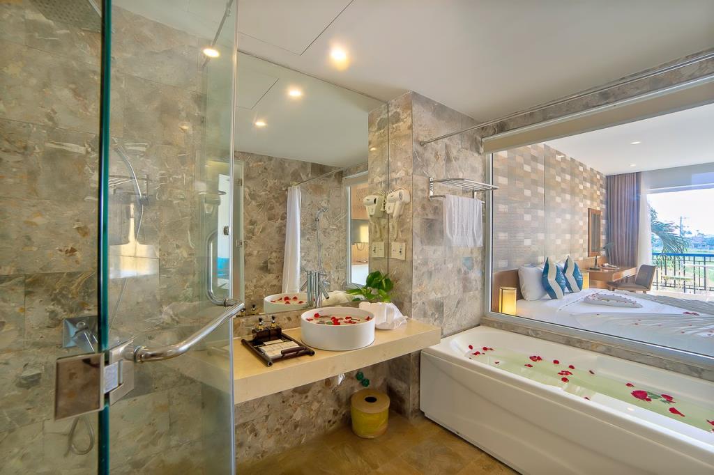 Deluxe Triple Room - Hội An Aurora Riverside Hotel & Spa