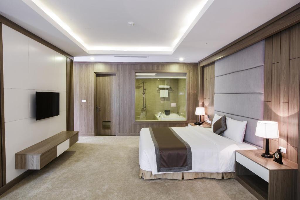 Phòng Deluxe Suite 1 Giường Đôi Hướng Sông (Deluxe Suite) - Khách Sạn Mường Thanh Luxury Hà Nam