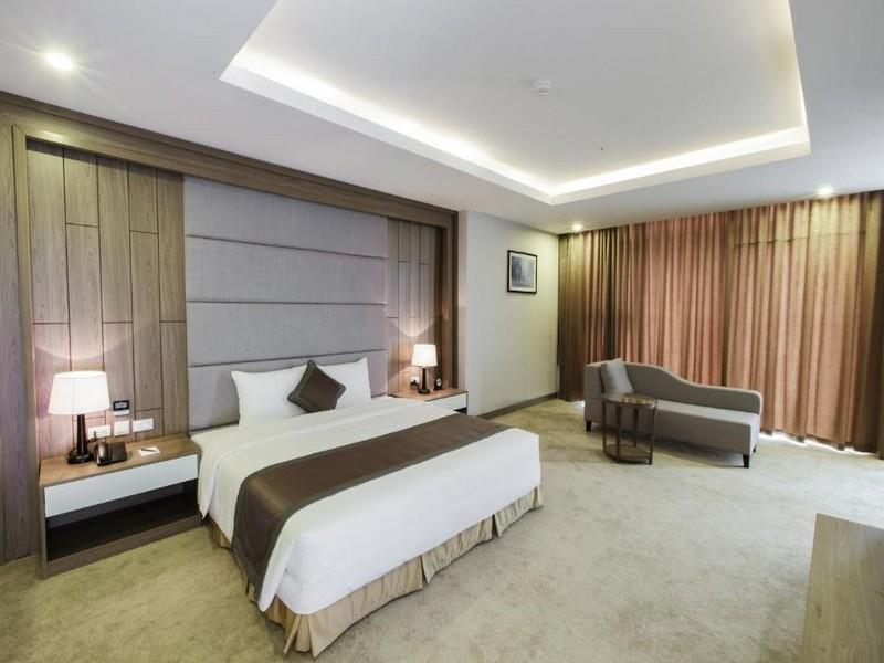 Phòng Excutive Suite 1 Giường Đôi Hướng Thành Phố - Khách Sạn Mường Thanh Luxury Hà Nam