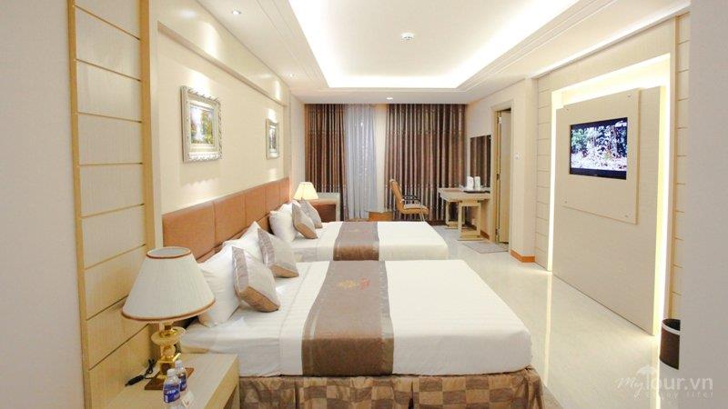 Deluxe Connecting 4 Người - Khách sạn Holiday One