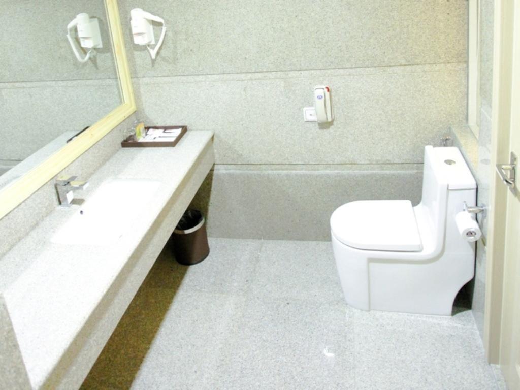 Palace Suite - Khách sạn Holiday One