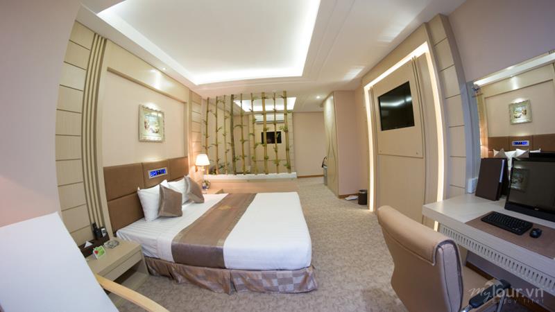 Palace Suite - Khách sạn Holiday One