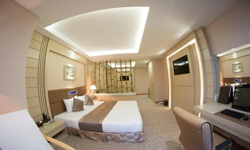 Palace Suite - Khách sạn Holiday One