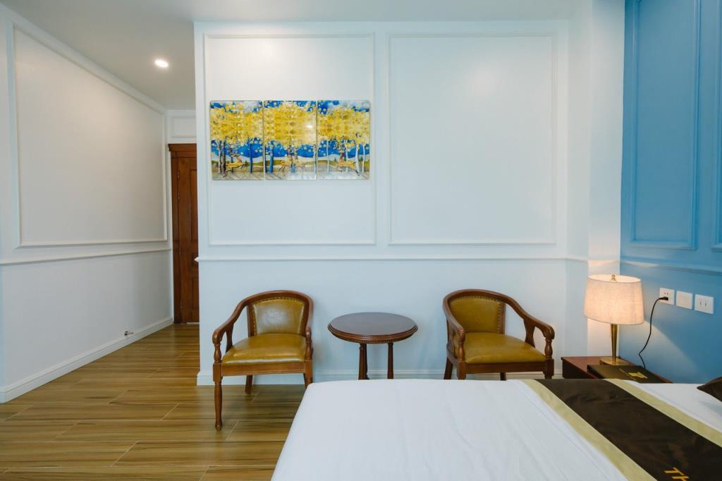 Deluxe Double Room (Pool View) - Khách Sạn Thuận Phát