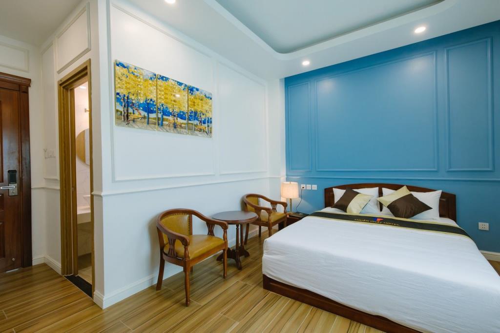 Deluxe Double Room (Pool View) - Khách Sạn Thuận Phát