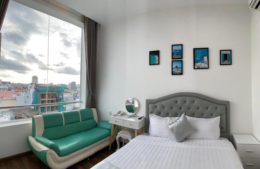 Phòng Deluxe city view - Khách sạn Linh Phương 5