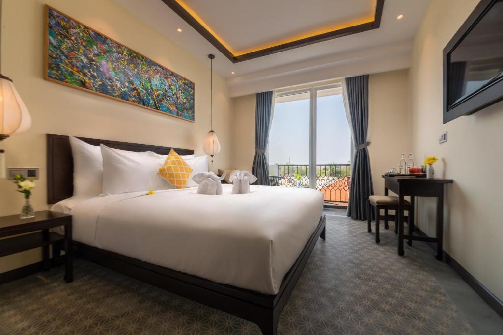 Deluxe Double Or Twin Room With City View - Hoi An Merrily De Art Hotel