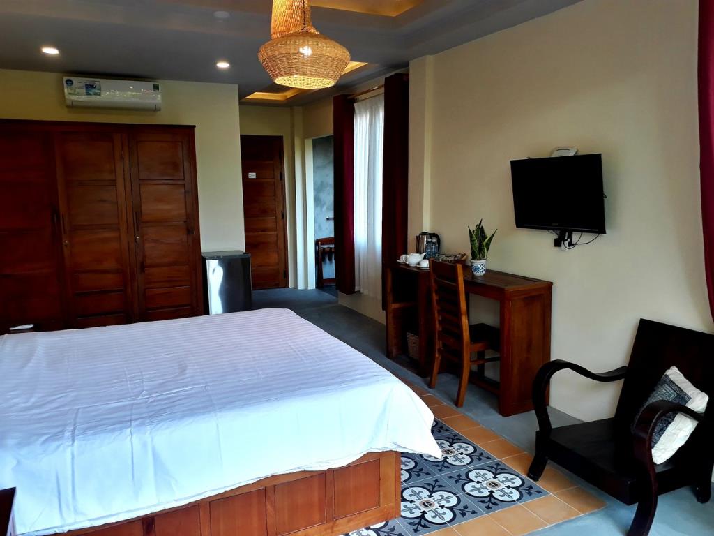 Superior Double Room With Balcony - Khách sạn Pink Tulip Hội An