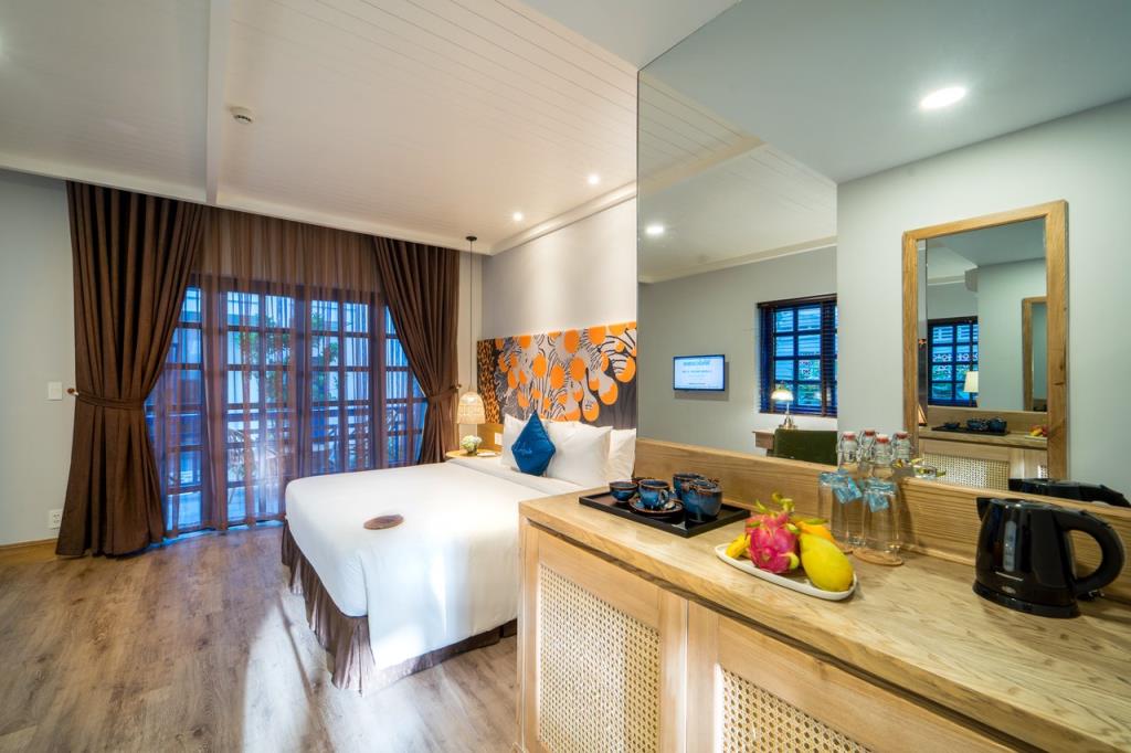 Deluxe Beach Front King - L'Azure Resort & Spa Phú Quốc