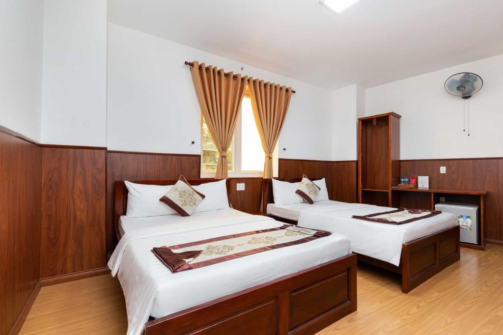 Family Triple Room - Khách Sạn Nhật Minh Etown