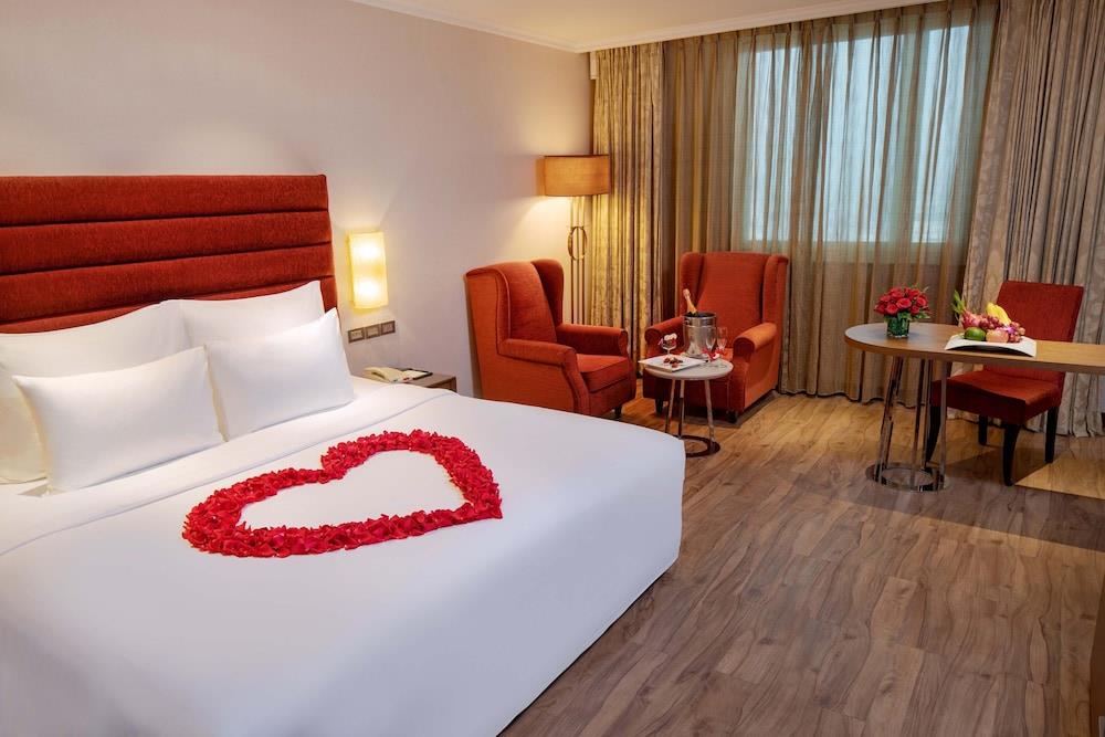 Phòng Club, Quang cảnh thành phố - Khách Sạn Windsor Plaza